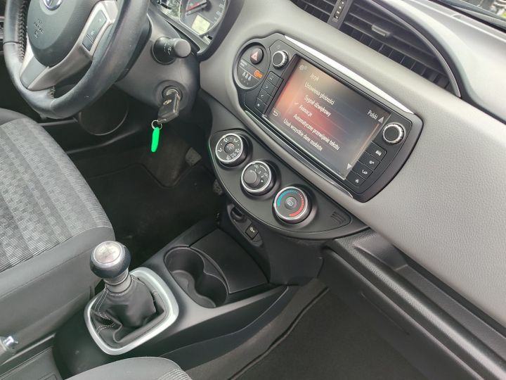 Toyota Yaris 1.3 benzyna Kamera Niski Przebieg Gwarancja 12