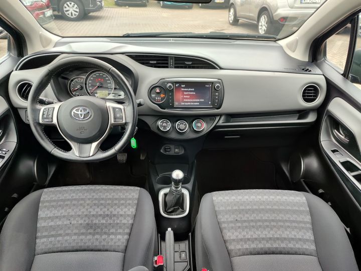 Toyota Yaris 1.3 benzyna Kamera Niski Przebieg Gwarancja 14