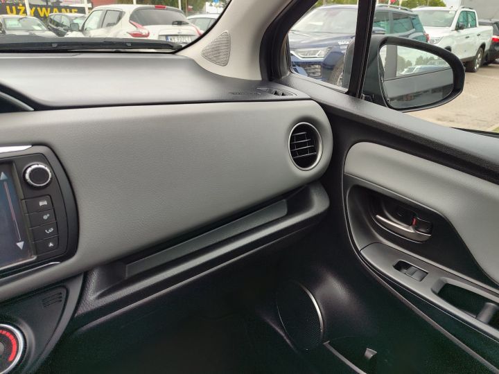 Toyota Yaris 1.3 benzyna Kamera Niski Przebieg Gwarancja 17