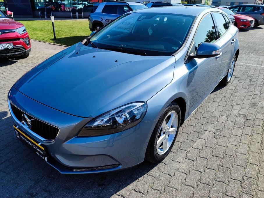 VOLVO V40 2.0 D2 120 KM BEZWYPADKOWY NISKI PRZEBIEG 2