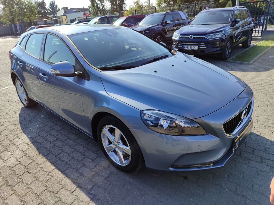VOLVO V40 2.0 D2 120 KM BEZWYPADKOWY NISKI PRZEBIEG 4