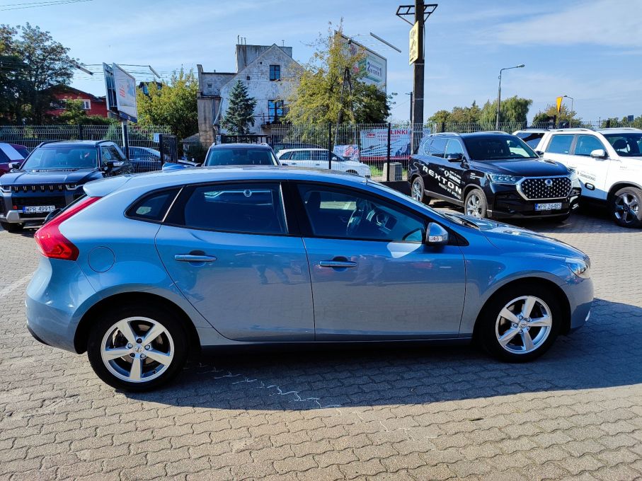 VOLVO V40 2.0 D2 120 KM BEZWYPADKOWY NISKI PRZEBIEG 6