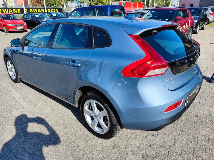 VOLVO V40 2.0 D2 120 KM BEZWYPADKOWY NISKI PRZEBIEG 9