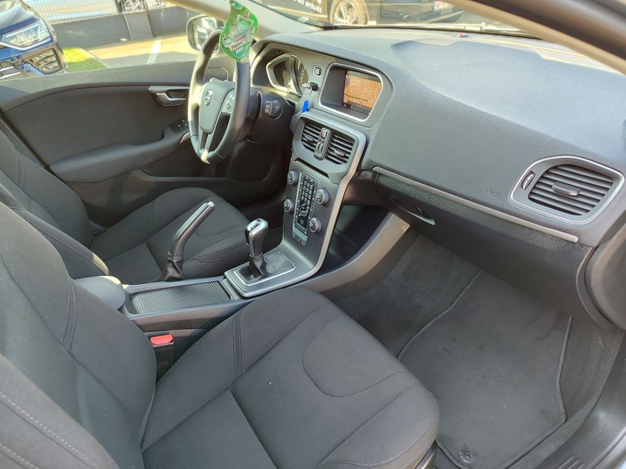 VOLVO V40 2.0 D2 120 KM BEZWYPADKOWY NISKI PRZEBIEG 11