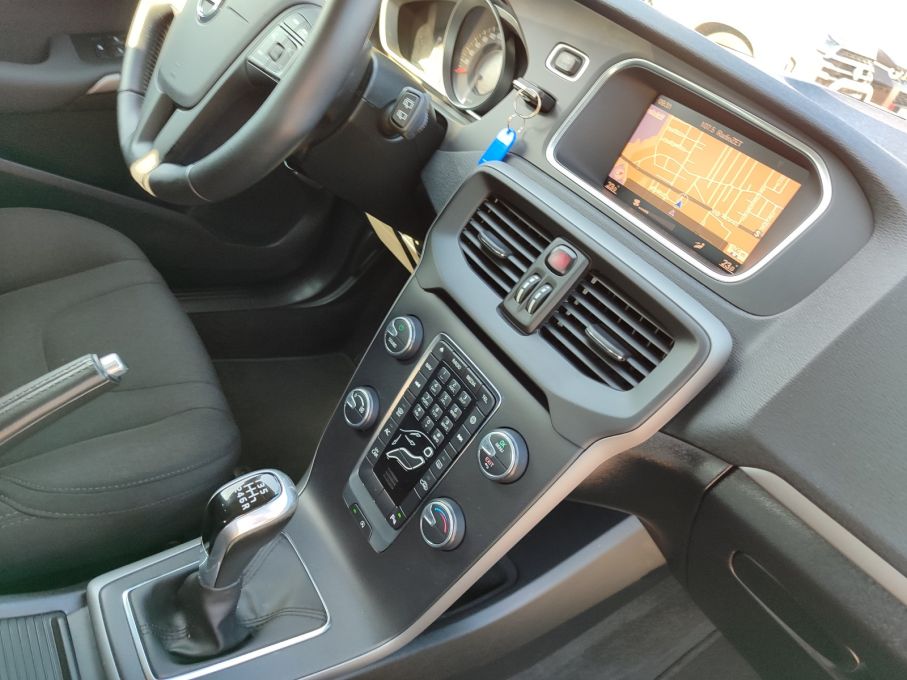 VOLVO V40 2.0 D2 120 KM BEZWYPADKOWY NISKI PRZEBIEG 12