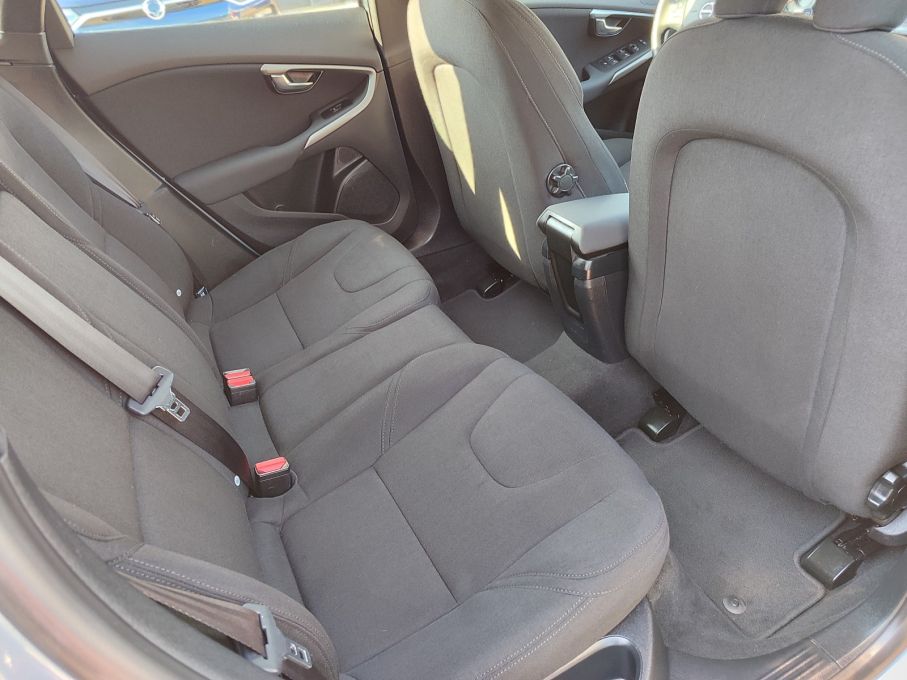 VOLVO V40 2.0 D2 120 KM BEZWYPADKOWY NISKI PRZEBIEG 13