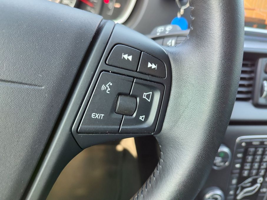 VOLVO V40 2.0 D2 120 KM BEZWYPADKOWY NISKI PRZEBIEG 17