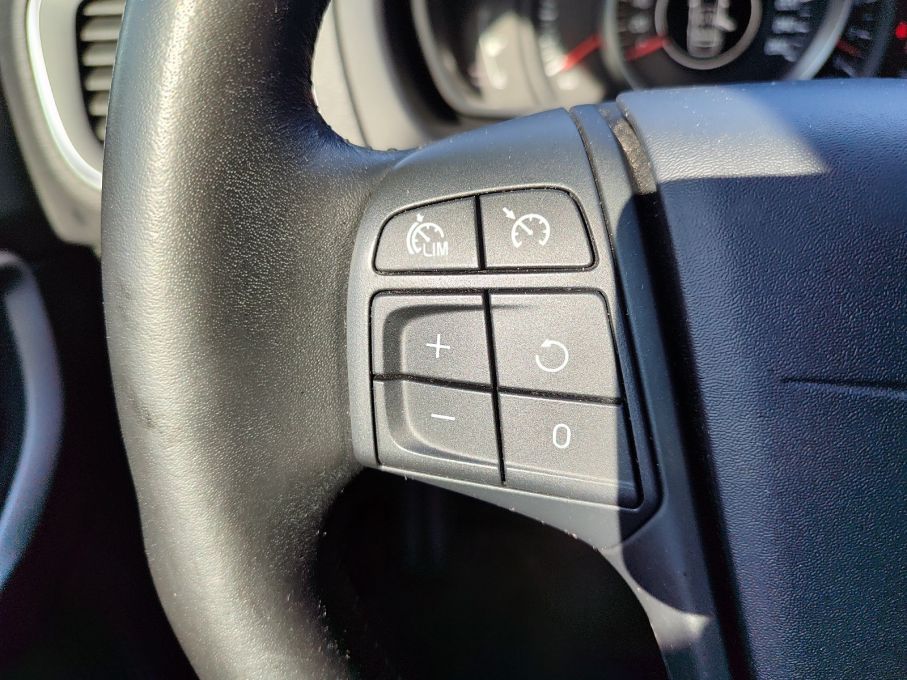VOLVO V40 2.0 D2 120 KM BEZWYPADKOWY NISKI PRZEBIEG 18