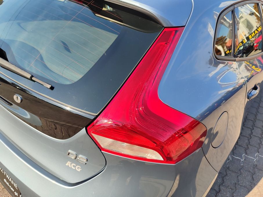 VOLVO V40 2.0 D2 120 KM BEZWYPADKOWY NISKI PRZEBIEG 19