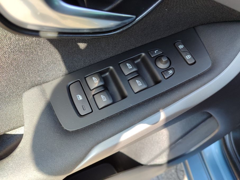 VOLVO V40 2.0 D2 120 KM BEZWYPADKOWY NISKI PRZEBIEG 20