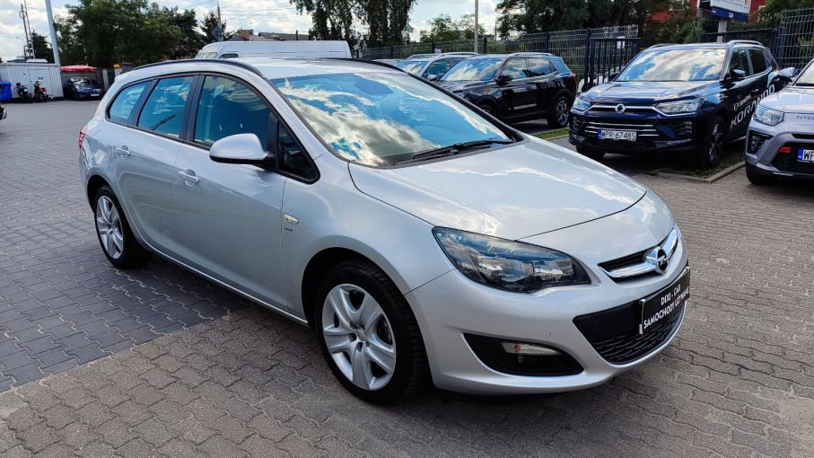 Opel Astra IV 1.4T 120KM LIFT Bardzo Niski Przebieg Zadbana Gwarancja Polecamy !!! 6
