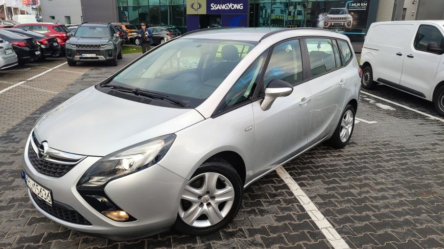 Opel Zafira 1,4T 140 KM 7-mio osobowa Navi Pakiet Zimowy 7-mio osobowa 2