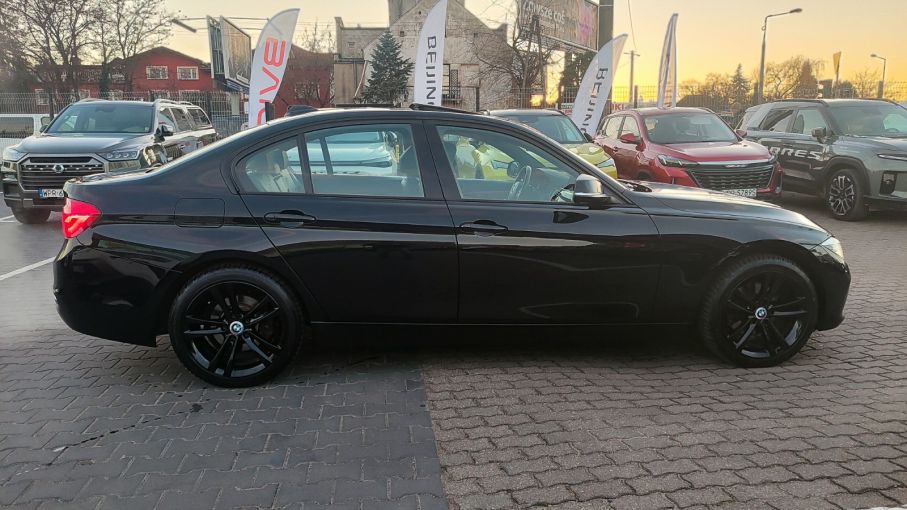 BMW 330i xdrive Shadow Line Navi Kamera Skóra Serwis 7