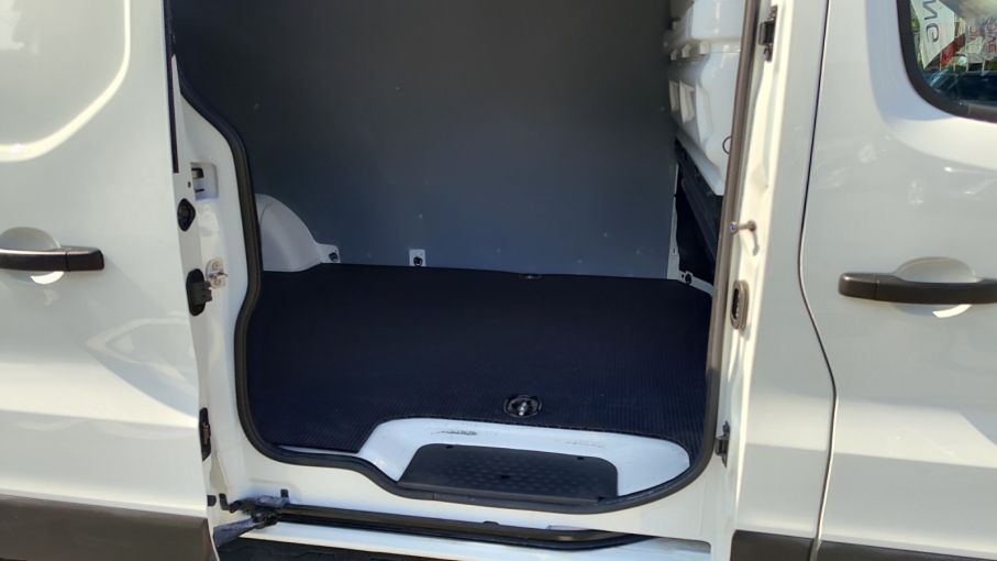Renault Trafic L2H1 2,0 DCI 130KM, Ledy Vat23% 9