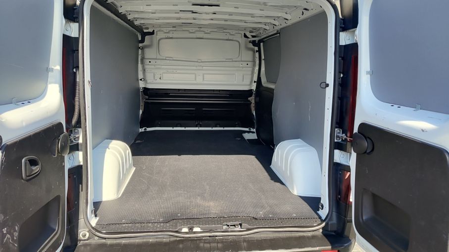 Renault Trafic L2H1 2,0 DCI 130KM, Ledy Vat23% 10