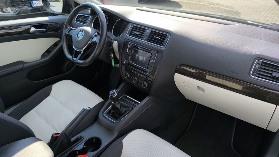 Volkswagen Jetta 1,4 TSI 125KM, Salon PL 13