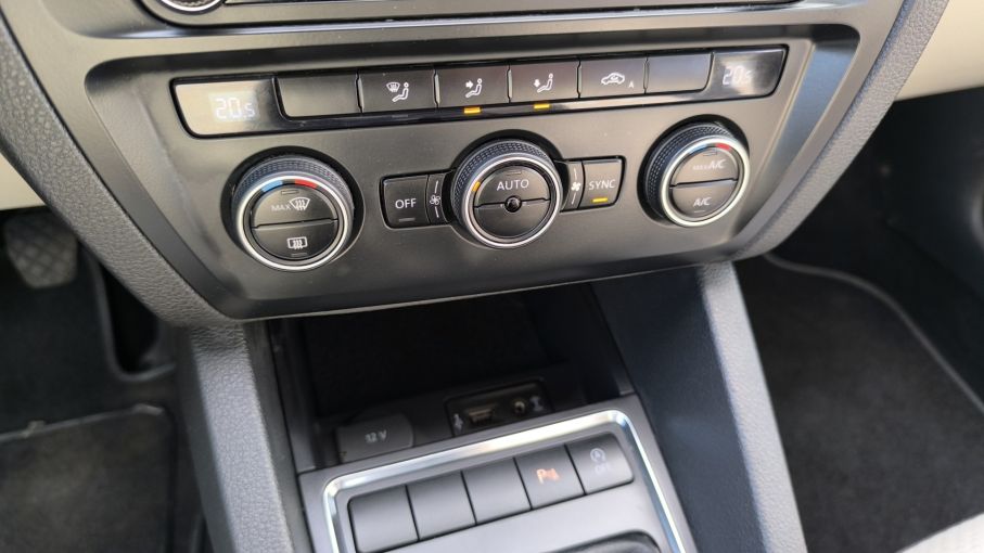 Volkswagen Jetta 1,4 TSI 125KM, Salon PL 17