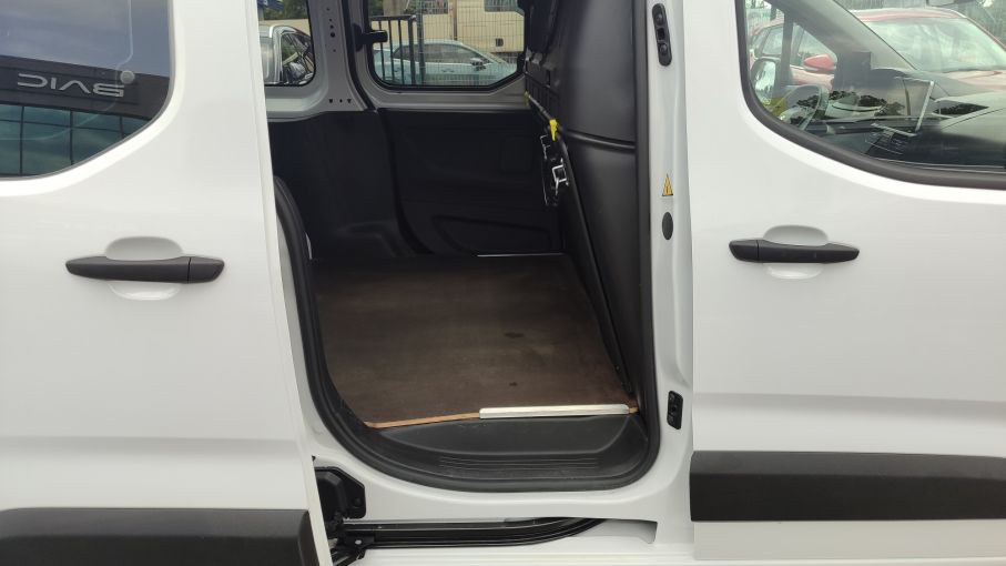Peugeot Partner L2H1 1.5 HDI 102KM Niski Przebieg 3osobowy Vat23% 19