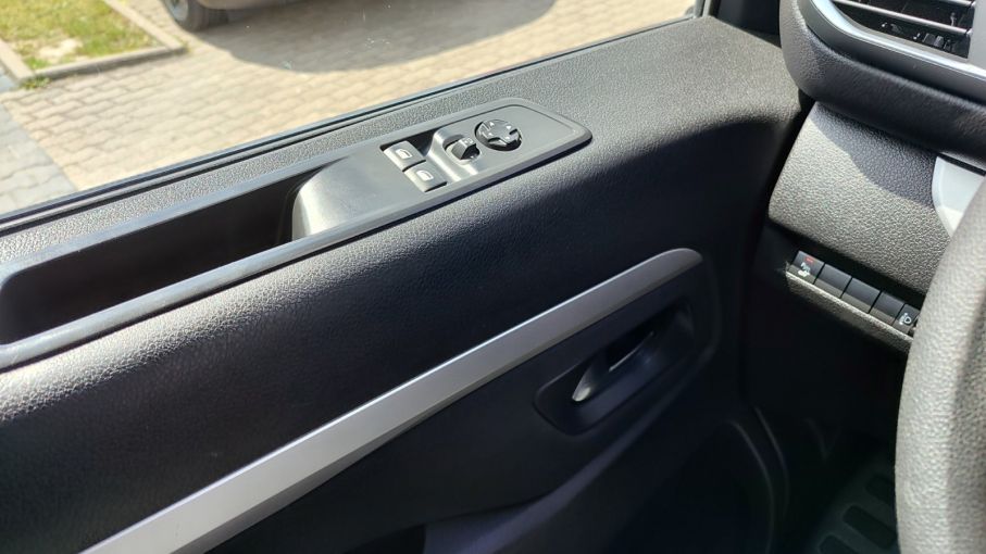 Opel Vivaro C Extra Long 2,0 CDTI 122KM klima, niski przebieg, 3osobowy VAT23%  17