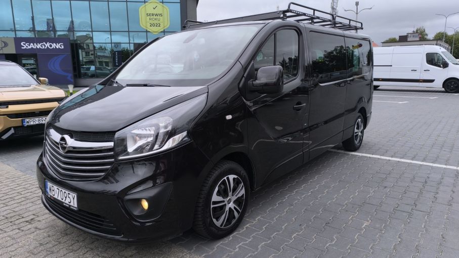 Opel Vivaro 9 osobowy L2H1 Niski Przebieg Bardzo Doinwestowane Vat23%  3