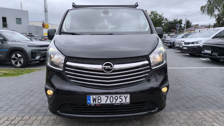 Opel Vivaro 9 osobowy L2H1 Niski Przebieg Bardzo Doinwestowane Vat23%  4