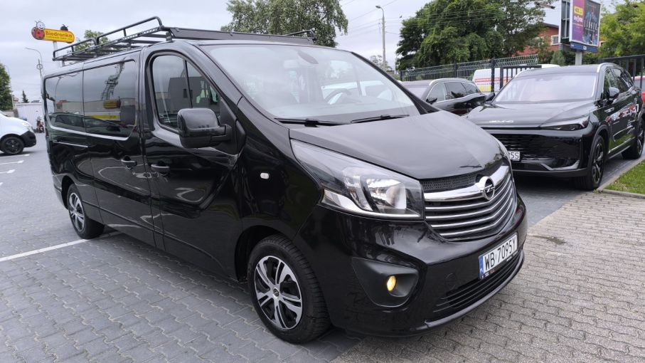 Opel Vivaro 9 osobowy L2H1 Niski Przebieg Bardzo Doinwestowane Vat23%  5