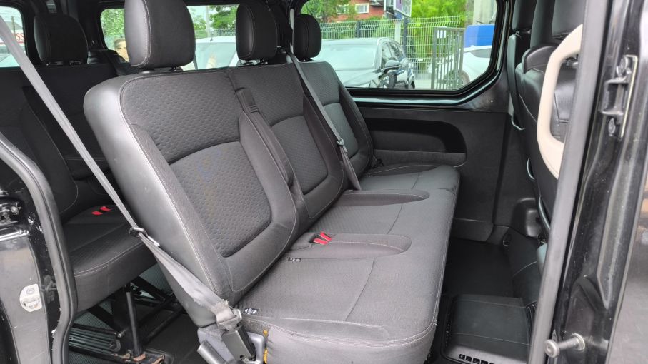 Opel Vivaro 9 osobowy L2H1 Niski Przebieg Bardzo Doinwestowane Vat23%  11