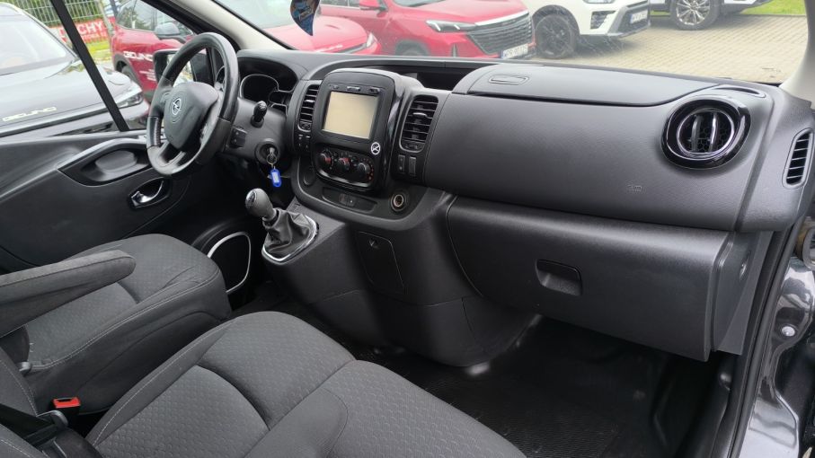 Opel Vivaro 9 osobowy L2H1 Niski Przebieg Bardzo Doinwestowane Vat23%  14