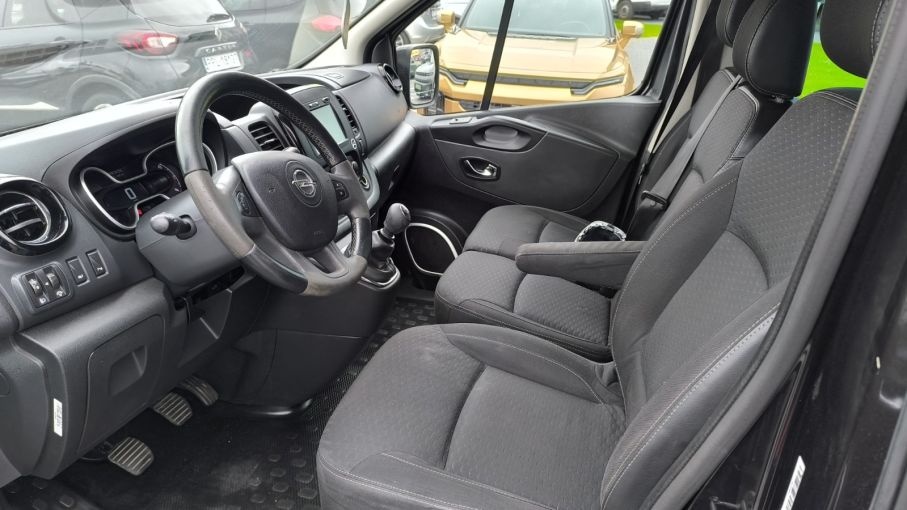 Opel Vivaro 9 osobowy L2H1 Niski Przebieg Bardzo Doinwestowane Vat23%  16