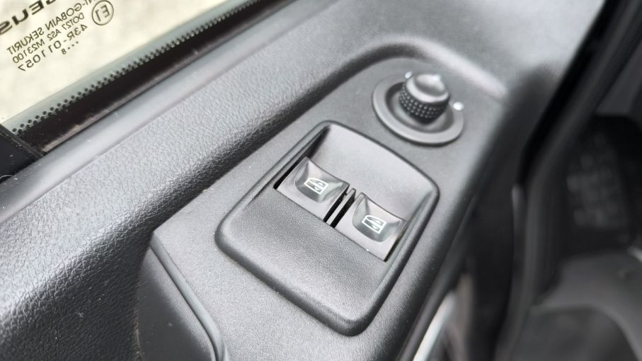 Opel Vivaro 9 osobowy L2H1 Niski Przebieg Bardzo Doinwestowane Vat23%  17