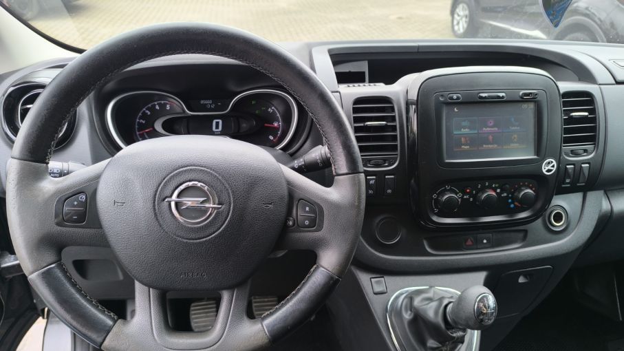 Opel Vivaro 9 osobowy L2H1 Niski Przebieg Bardzo Doinwestowane Vat23%  18