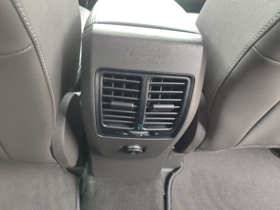 NOWA LOKALIZACJA Ford Kuga 1.5 EcoBoost Manual Titanium Niski Przebieg 18