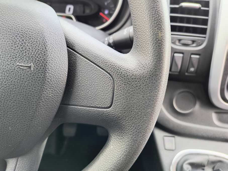 NOWA LOKALIZACJA Renault Trafic 2.0 dci L1H1 Led Vision Niski Przebieg Serwis VAT23% 18