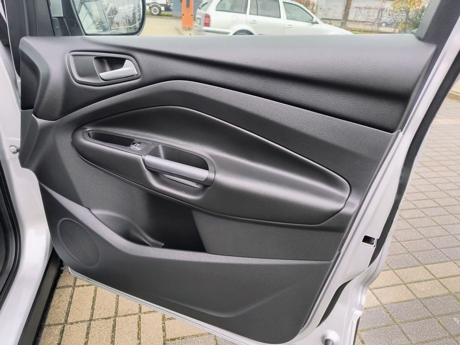 NOWA LOKALIZACJA Ford Kuga 2.0 TDCI 150 4 x 4 Titanium Serwis 18