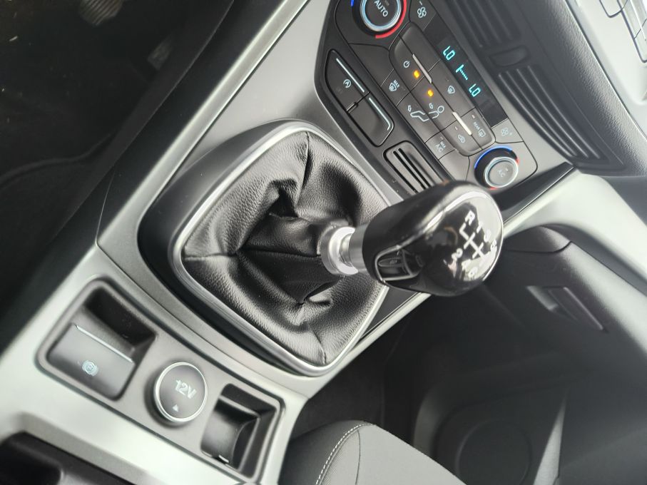 NOWA LOKALIZACJA Ford Kuga 2.0 TDCI 150 4 x 4 Titanium Serwis 25