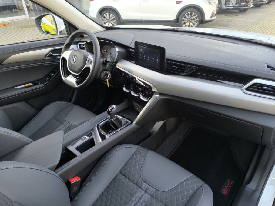 BAIC Beijing 3 Luxury 1.5 136KM MT6 2WD 11