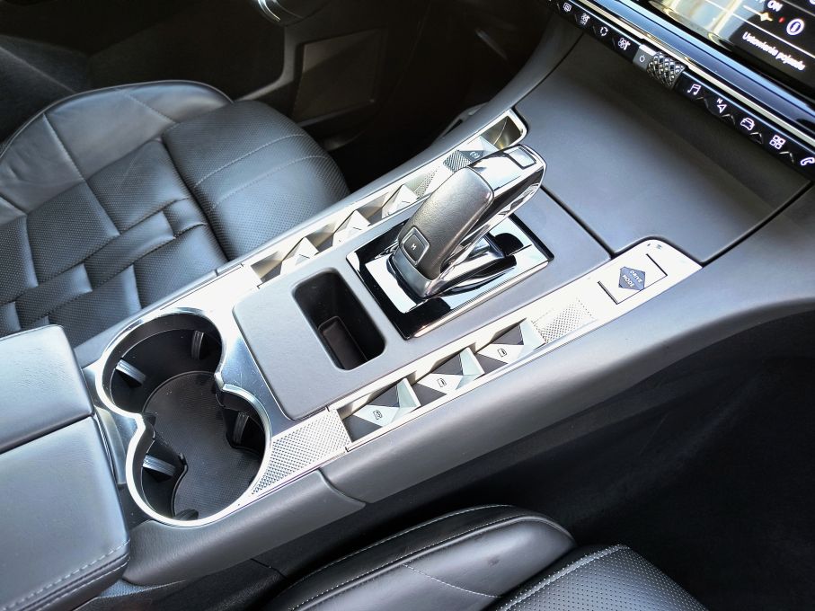 DS7 CROSSBACK 1,6 T 225 KM GRAND CHIC OPERA 19