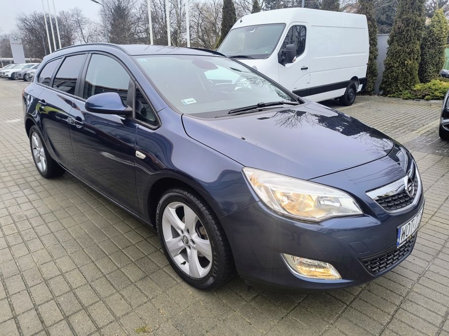 NOWA LOKALIZACJA Opel Astra J 1.6 115KM Niski Przebieg Piękna Gwarancja Serwis 7