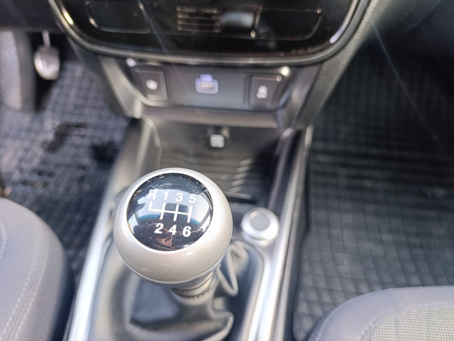 SsanYong Tivoli QUARTZ 1,5 16V TDGI  163KM rej 03.2023 20