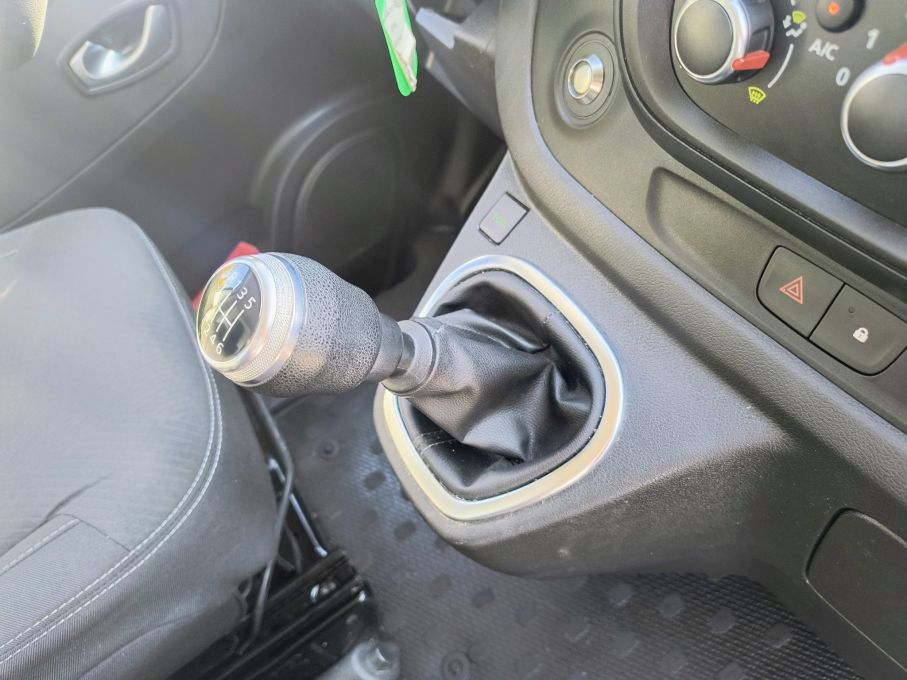 NOWA LOKALIZACJA Renault Trafic 2.0 dci L1H1 Led Vision Niski Przebieg Serwis VAT23% 17