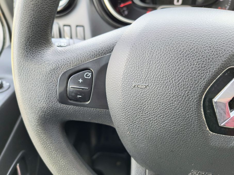 NOWA LOKALIZACJA Renault Trafic 2.0 dci LED Vision L2H1 120KM Navi Serwis Vat23% 24