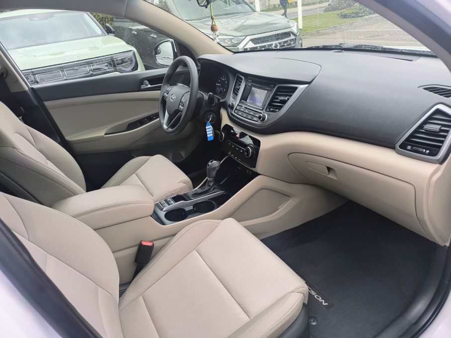 NOWA LOKALIZACJA Hyundai Tucson 2.0 Benzyna 4x4 Automat Niski Przebieg 12