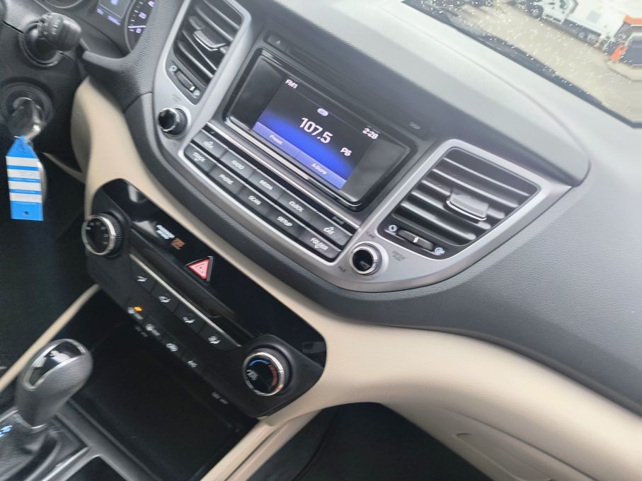 NOWA LOKALIZACJA Hyundai Tucson 2.0 Benzyna 4x4 Automat Niski Przebieg 16