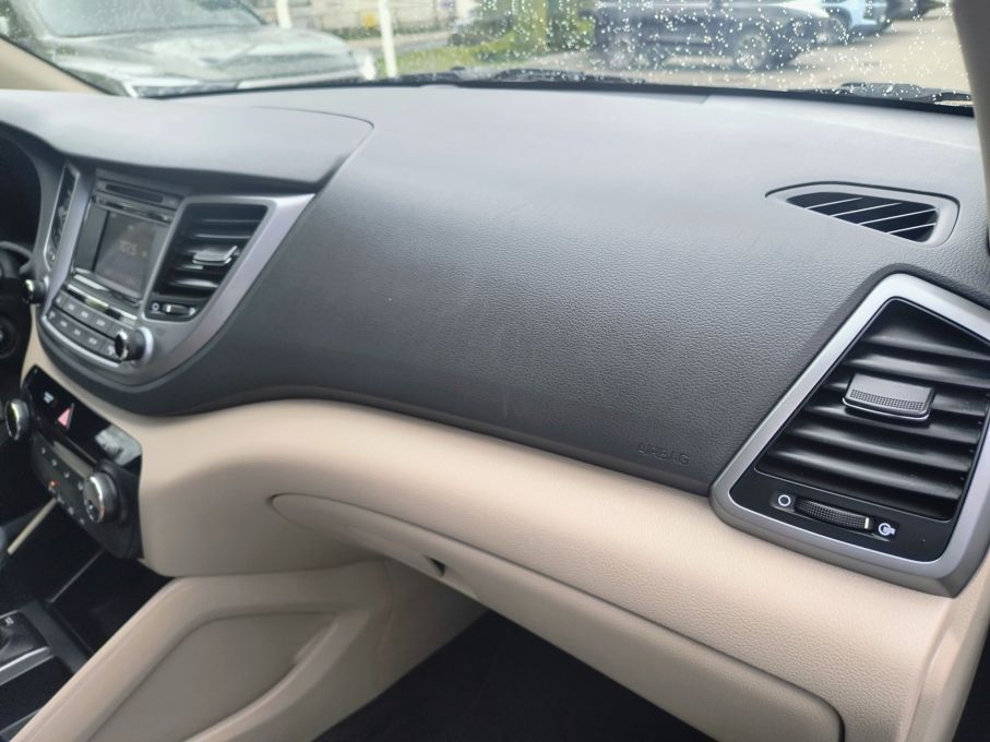 NOWA LOKALIZACJA Hyundai Tucson 2.0 Benzyna 4x4 Automat Niski Przebieg 17