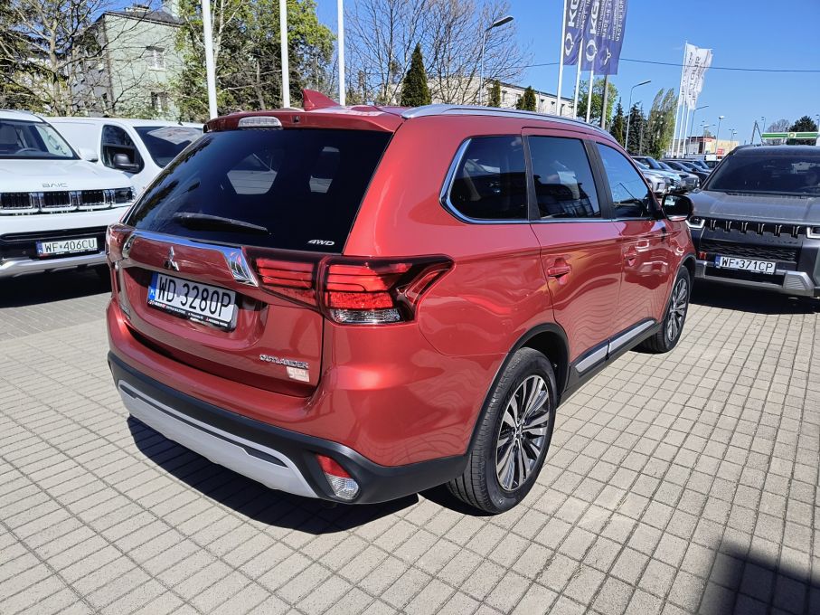 NOWA LOKALIZACJA Mitsubishi Outlander 2.0 benzyna Automat 7 osobowy Salon 3