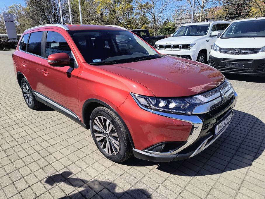 NOWA LOKALIZACJA Mitsubishi Outlander 2.0 benzyna Automat 7 osobowy Salon 5