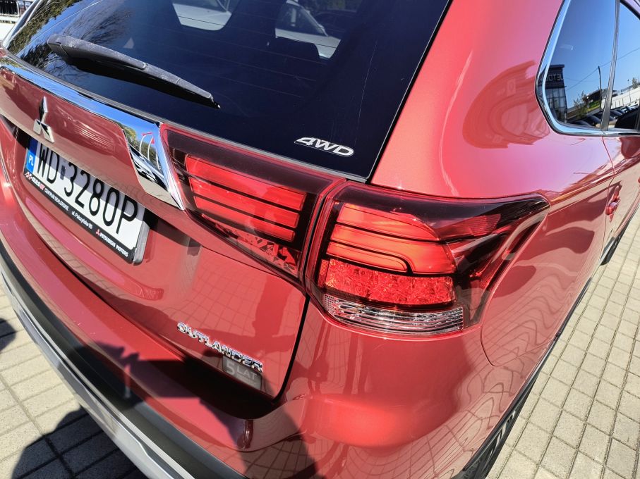 NOWA LOKALIZACJA Mitsubishi Outlander 2.0 benzyna Automat 7 osobowy Salon 9