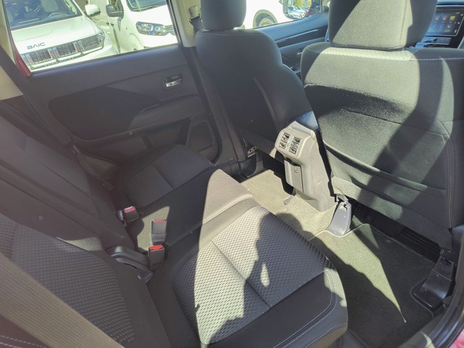 NOWA LOKALIZACJA Mitsubishi Outlander 2.0 benzyna Automat 7 osobowy Salon 15