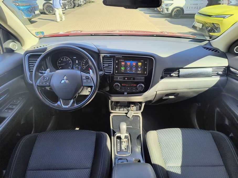NOWA LOKALIZACJA Mitsubishi Outlander 2.0 benzyna Automat 7 osobowy Salon 18