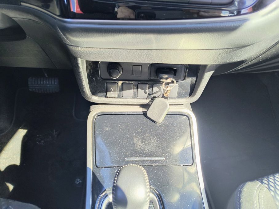 NOWA LOKALIZACJA Mitsubishi Outlander 2.0 benzyna Automat 7 osobowy Salon 19